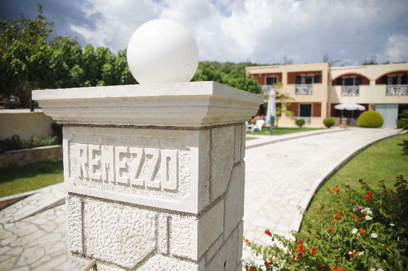 Remezzo Studios & Apartments Amoudi Exterior foto