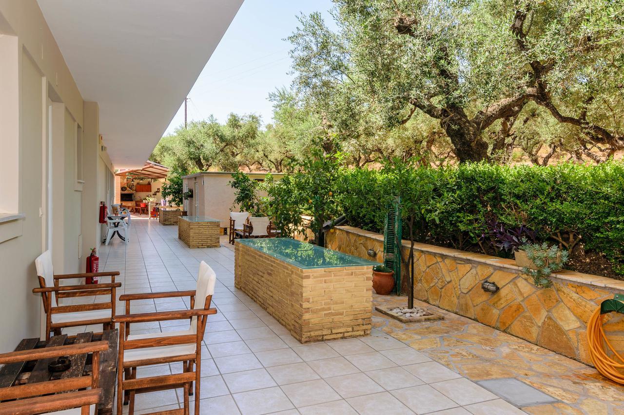 Remezzo Studios & Apartments Amoudi Exterior foto