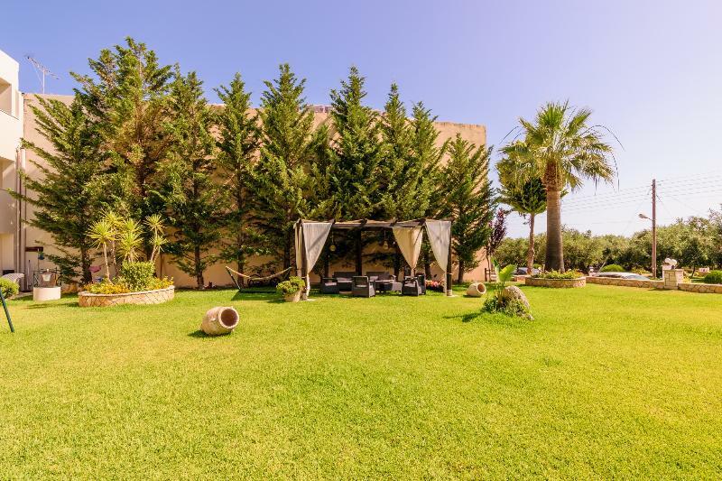 Remezzo Studios & Apartments Amoudi Exterior foto