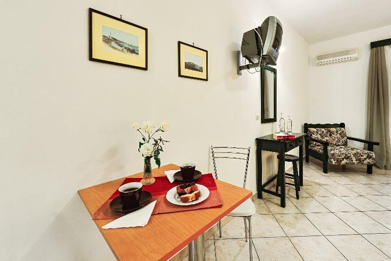 Remezzo Studios & Apartments Amoudi Exterior foto