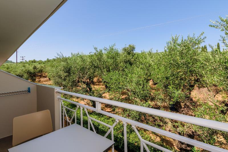 Remezzo Studios & Apartments Amoudi Exterior foto